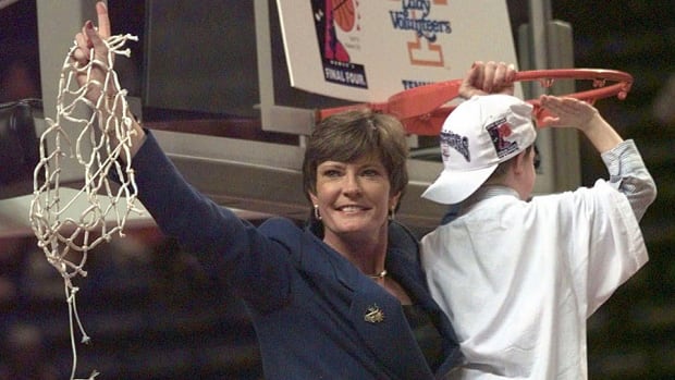 pat-summitt-death-tribute-donte-stallworth-university-of-tennessee.jpg